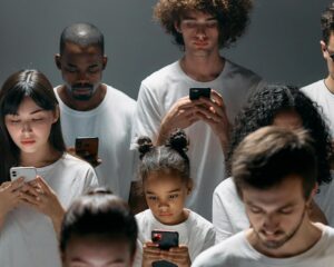 Read more about the article Attention management: The key to effective work strategies to control distractions and focus attention on high priority tasks